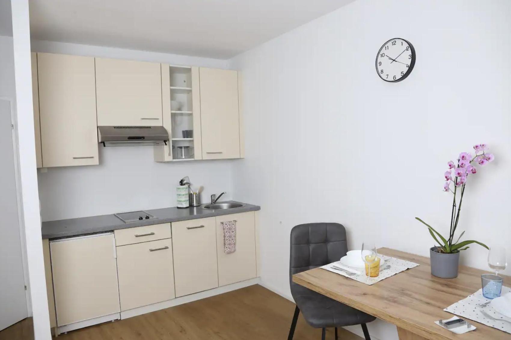 Urban Apartment *
