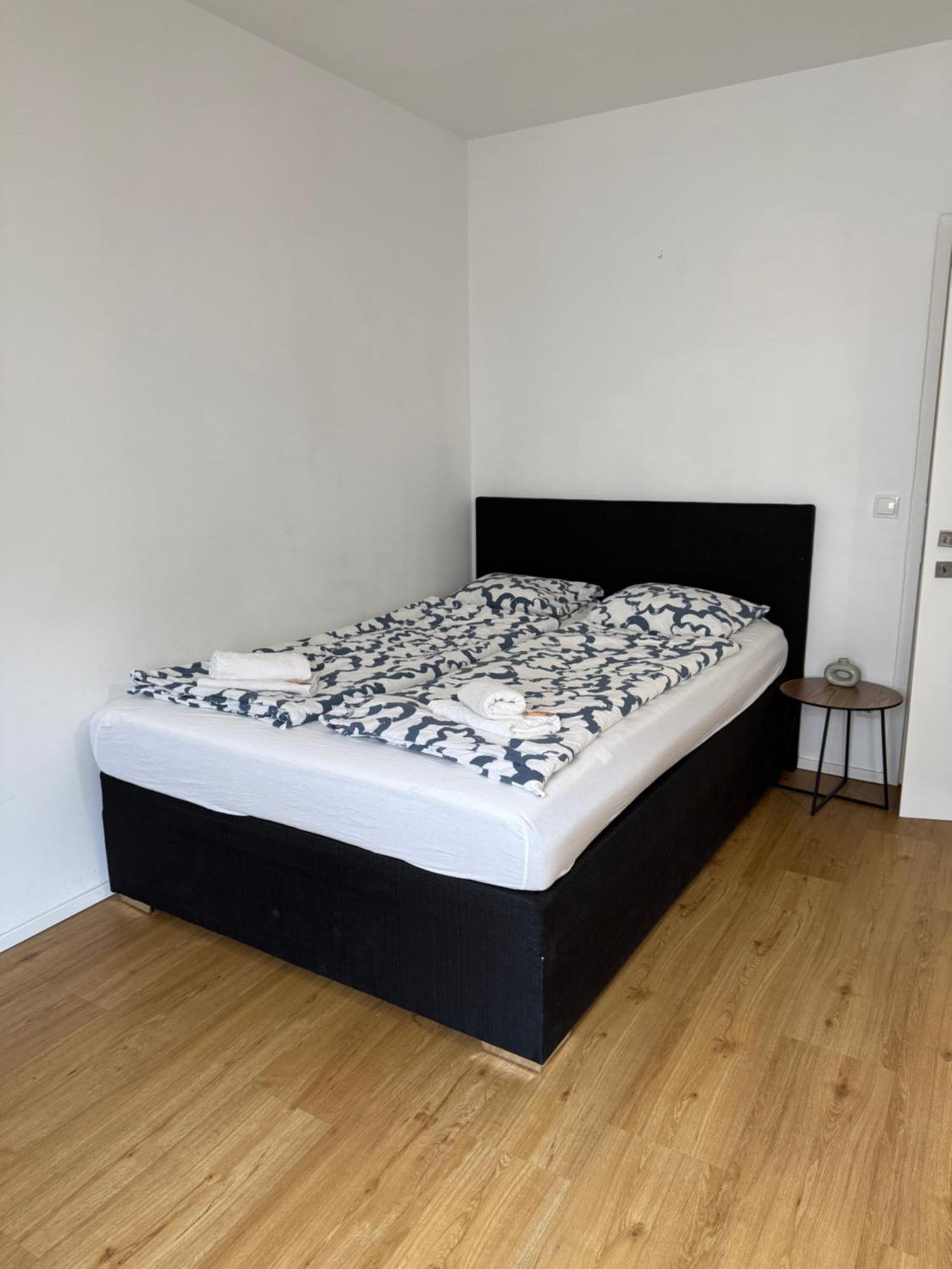 Urban Apartment *